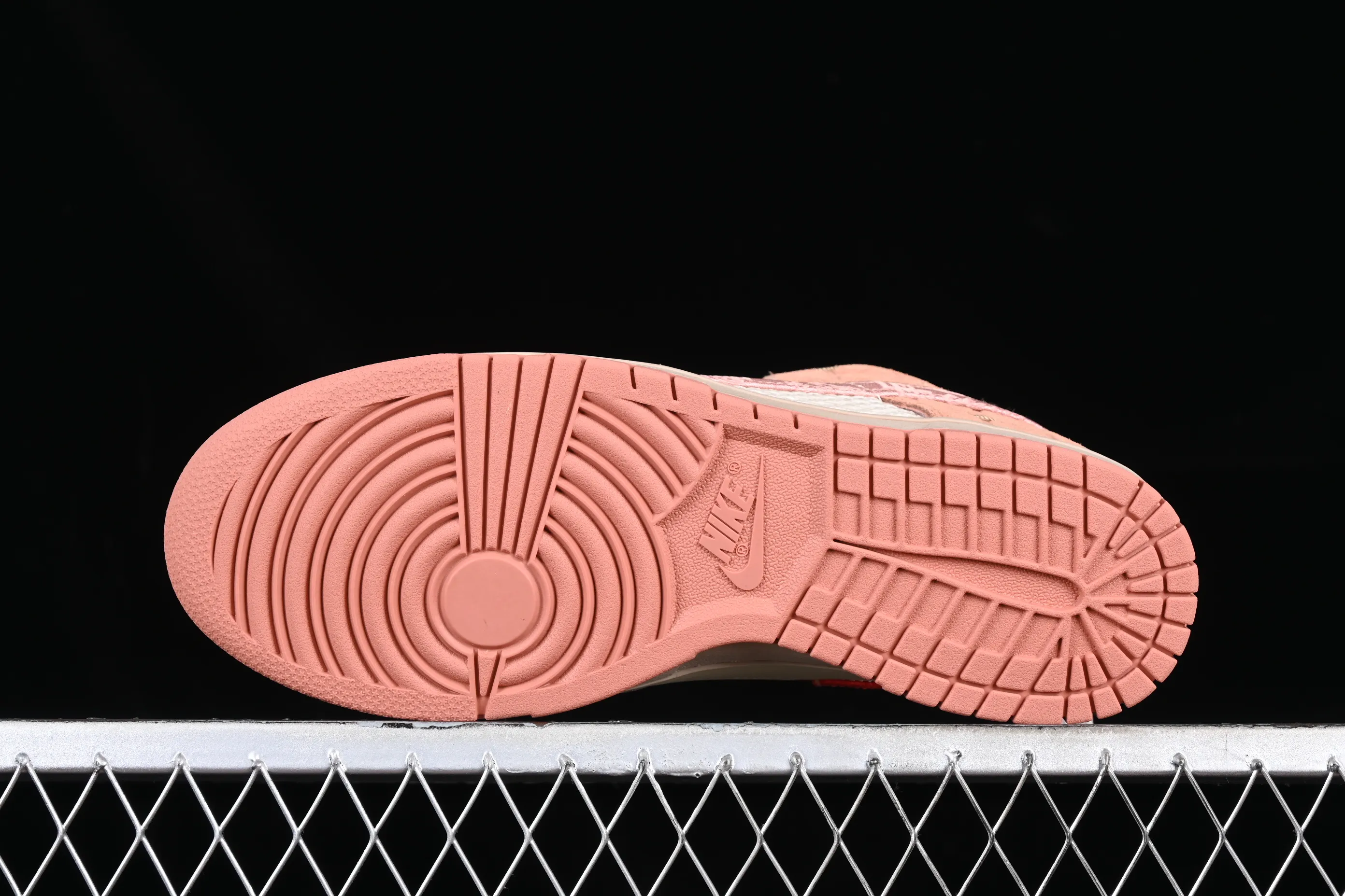 All Categories Nk SB Dunk Series Nk SB Dunk Low Low-top sneakers Clot x Dunk Low "What The" joint model Yuanyang color SB low-top casual sneakers FN0316-999